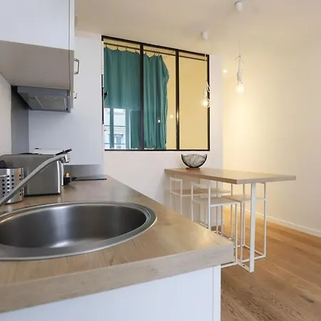 Dv4 Pastel - Metro - Gare Centre Apartment
